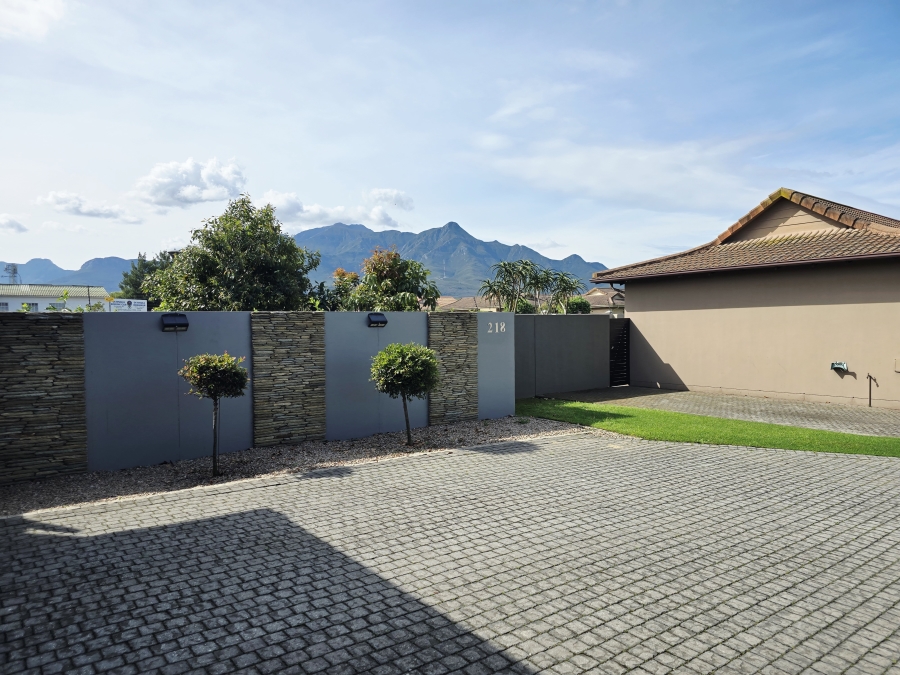 3 Bedroom Property for Sale in Earls Court Lifestyle Estate Western Cape